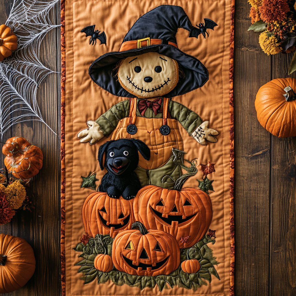 Scarecrow Hug WN0508037CL Quilted Table Runner