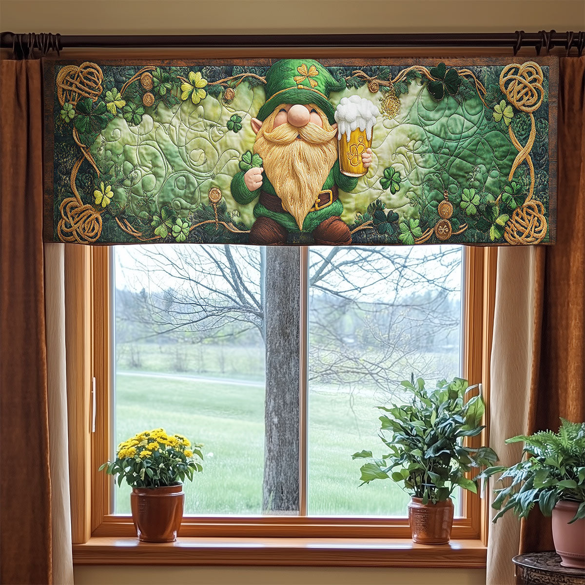 Happy Clover Gnome WN1407031CL Quilted Valance