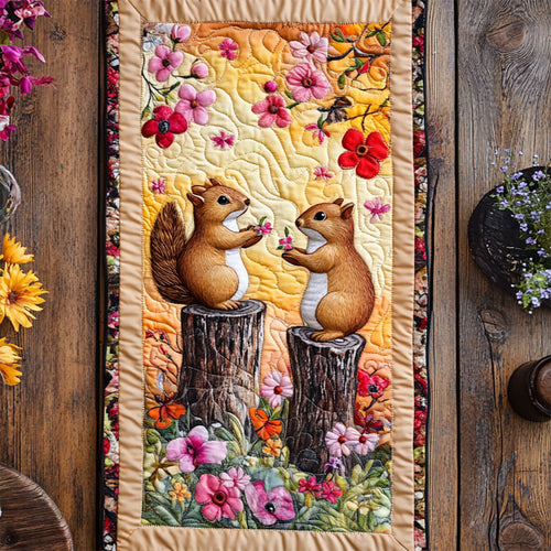 Twin Squirrels WY0905051CL Quilted Table Runner