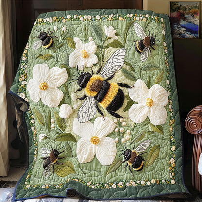 Bee In White Garden WY2003059CL Quilt