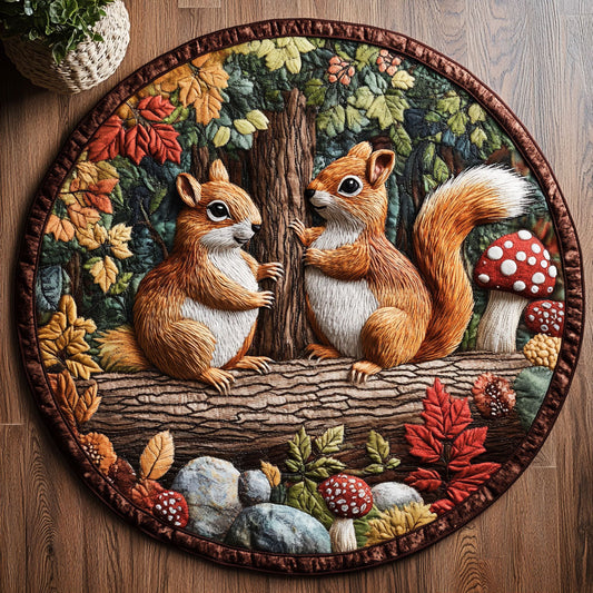 Squirrel Hug CM3004014CL Quilted Round Mat