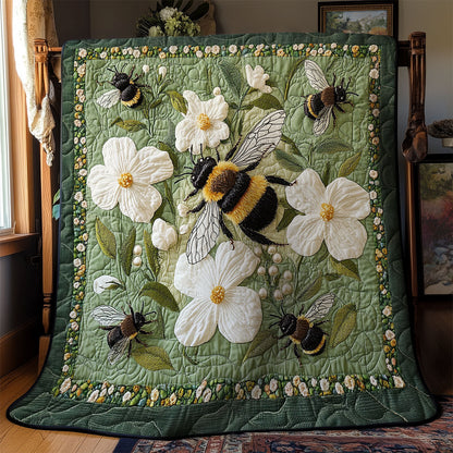 Bee In White Garden WY2003059CL Quilt