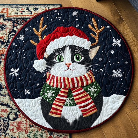 Tuxedo's Mistletoe Dream LT2211015CL Quilted Round Mat