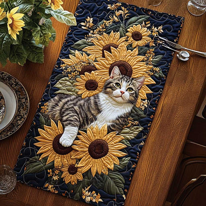 Relaxed Cat CQ2604006CL Quilted Table Runner