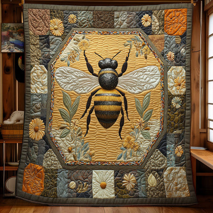 Bee Portrait WY1803017CL Quilt